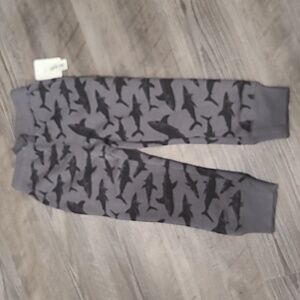 SHARK Amazon Essential Joggers Size XS